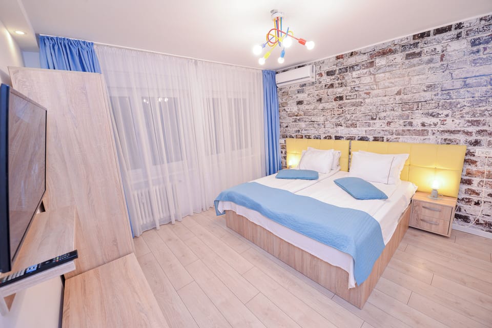 Colors Apartment - Cismigiu Gardens Apartment in Bucharest