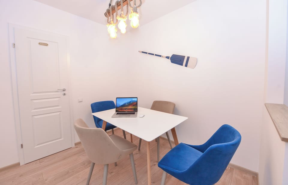 Apartment, 1 Bedroom, City View | Dining room