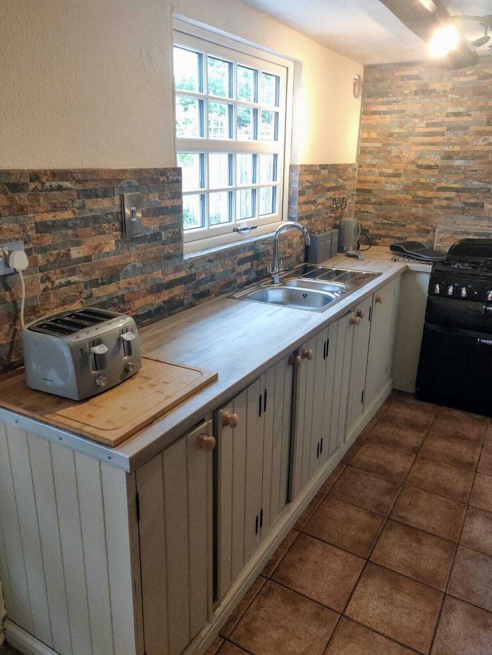 House, 4 Bedrooms, Fireplace, Garden View | Private kitchen