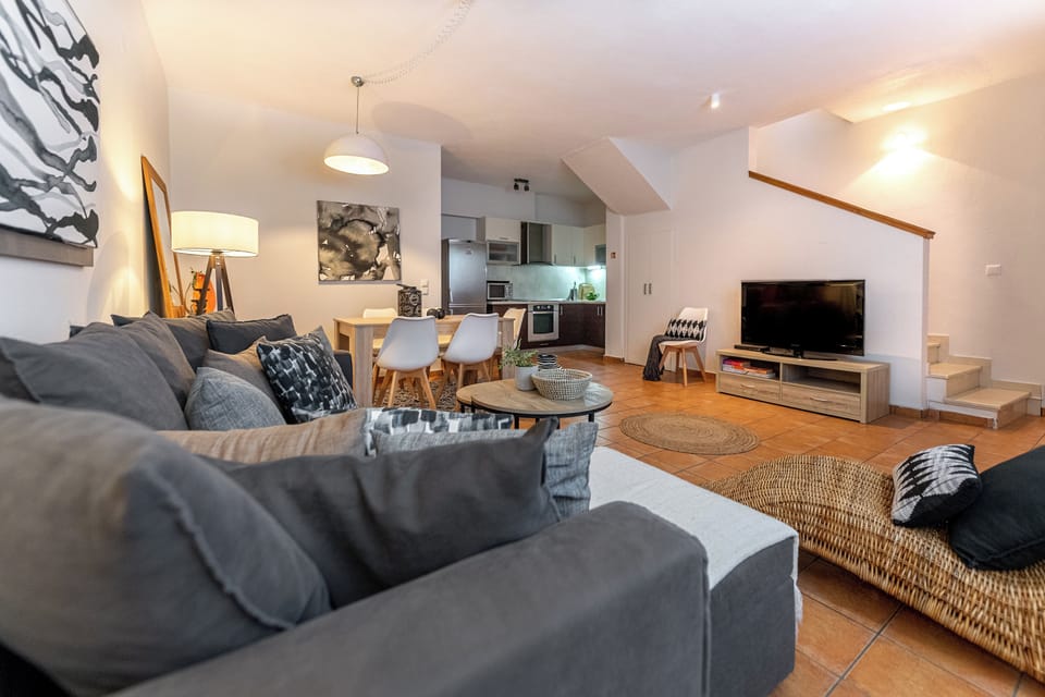 Villa, 2 Bedrooms, Smoking, Private Pool | Living area | Books