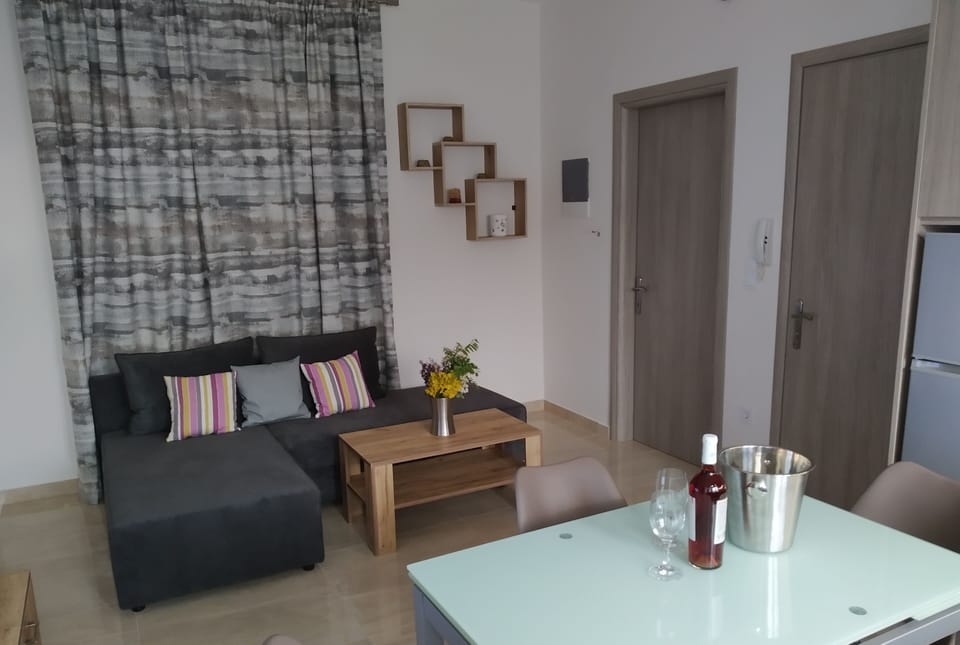 Apartment, 2 Bedrooms, Balcony, City View | Interior