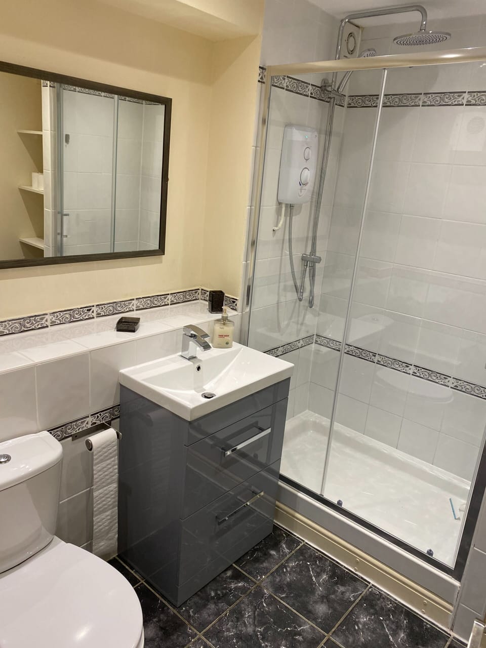 St Neots Riverfront 2-bed Ground-floor Apartment House in Huntingdonshire District