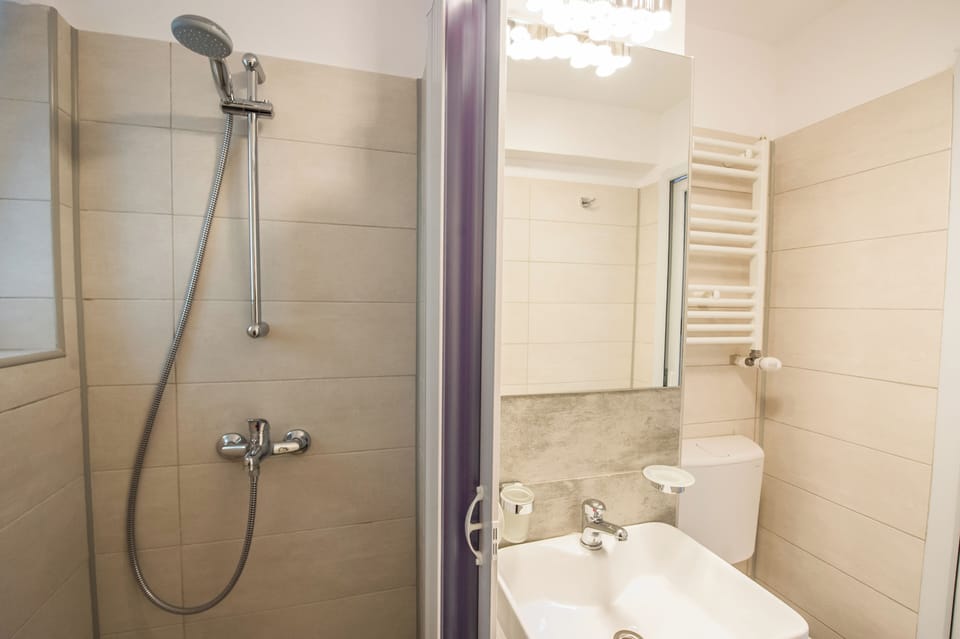 Superb Studio Cismigiu Gardens With Panoramic View for 2 Apartment in Bucharest