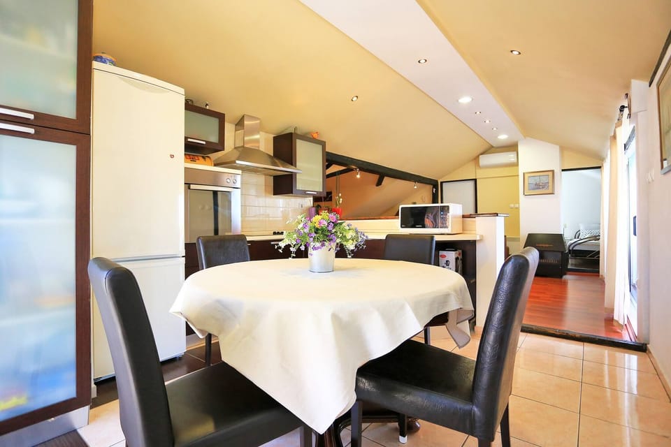 Apartment, 2 Bedrooms, Balcony | Interior