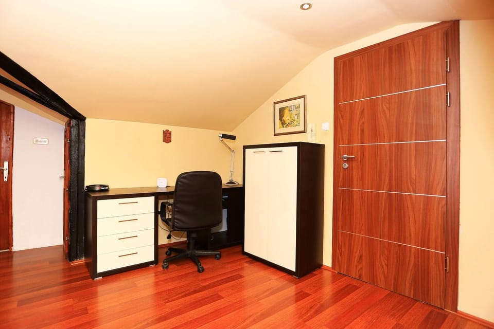Apartment, 2 Bedrooms, Balcony | Living room