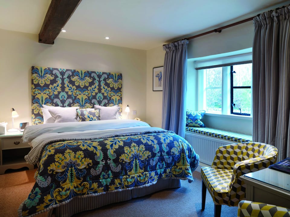 Classic Double Room | Premium bedding, in-room safe, desk, iron/ironing board