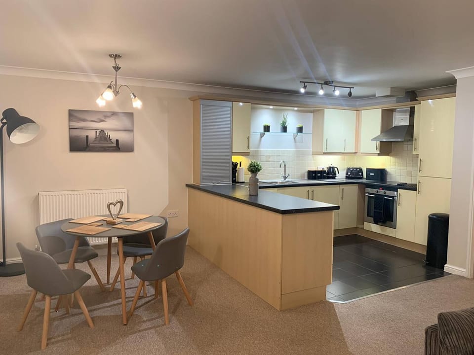 Apartment, 2 Bedrooms, River View | Private kitchen