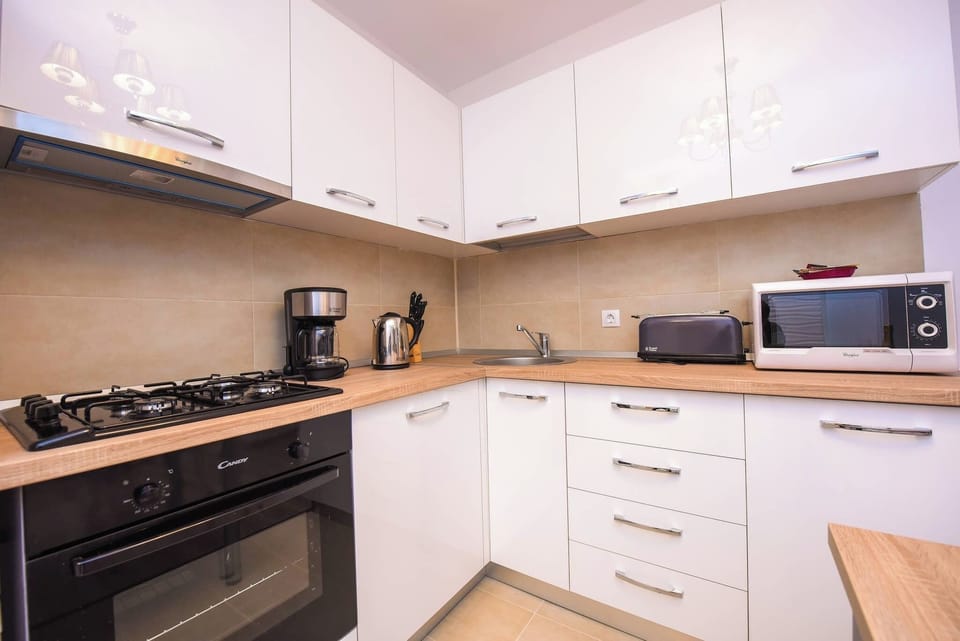 Apartment, 2 Bedrooms, Smoking, Balcony | Private kitchen