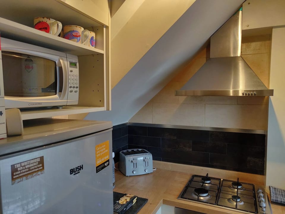 Apartment, 2 Bedrooms, Balcony, River View | Interior