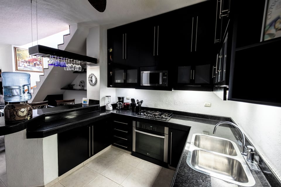 Condo, 3 Bedrooms, Smoking, Balcony | Interior