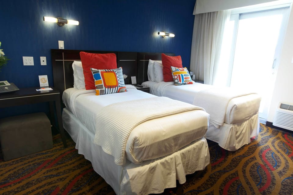 Executive Twin Room, 2 Twin Beds | Premium bedding, pillowtop beds, in-room safe, blackout drapes