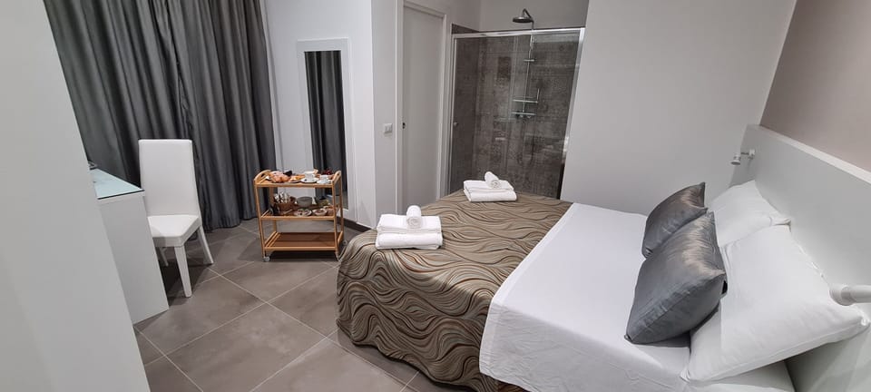 Romantic Double Room | Minibar, in-room safe, desk, laptop workspace