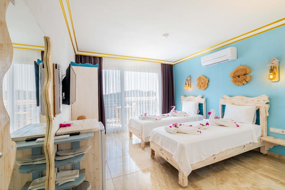 Standard Twin Room, Multiple Beds, Pool Access, Sea View | Premium bedding, minibar, individually decorated, individually furnished