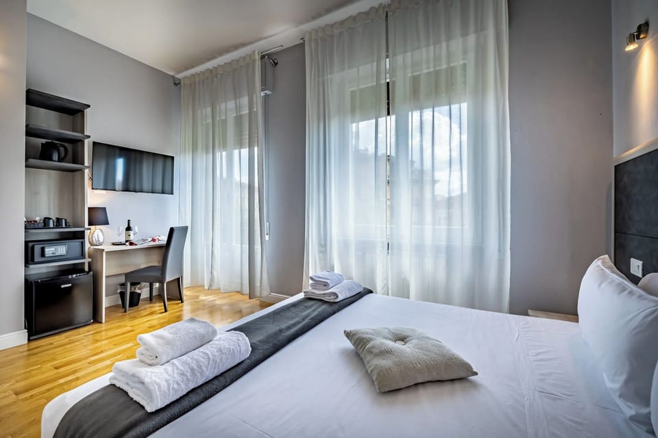 Superior Double Room | Premium bedding, minibar, in-room safe, desk