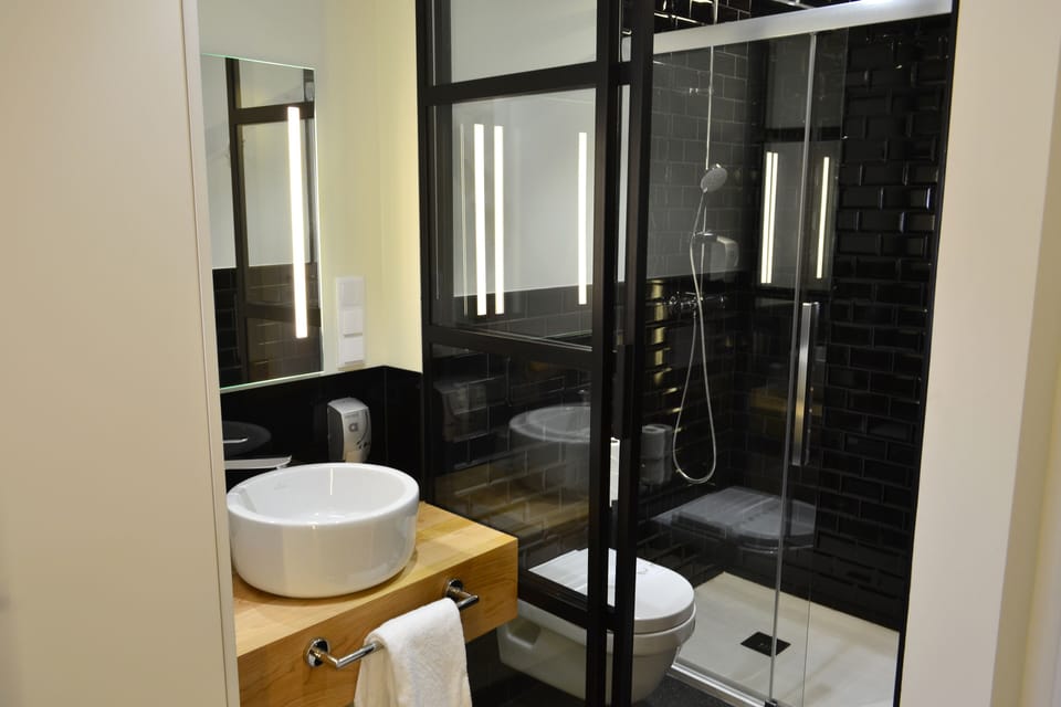 Shower, towels
