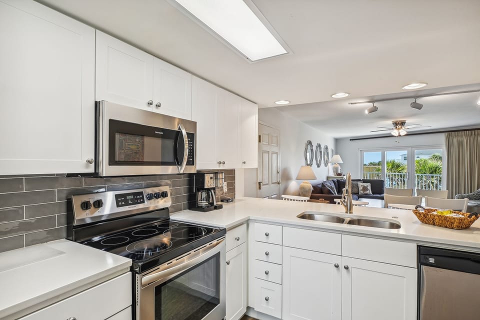 Condo, 3 Bedrooms | Private kitchen | Coffee/tea maker, fridge, toaster
