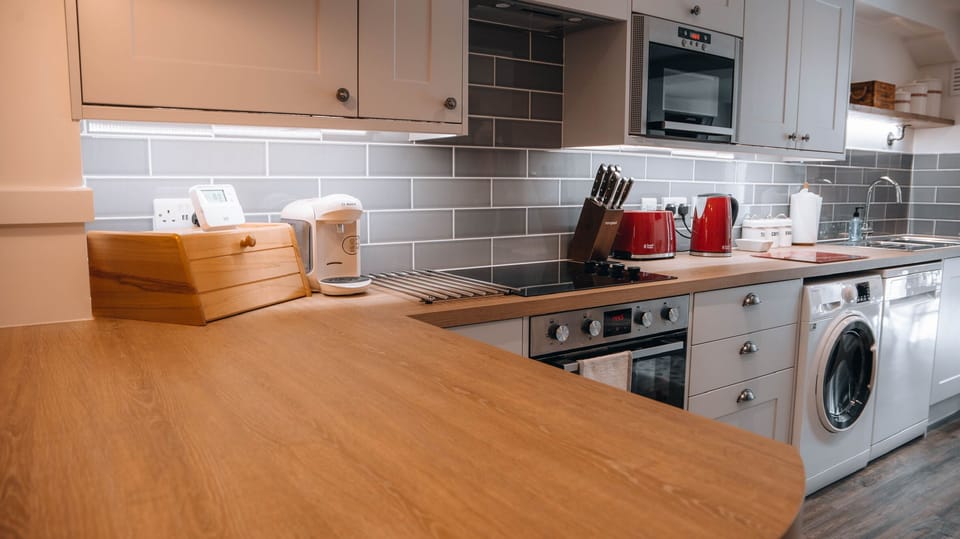 Cottage, Private Bathroom, River View | Shared kitchen
