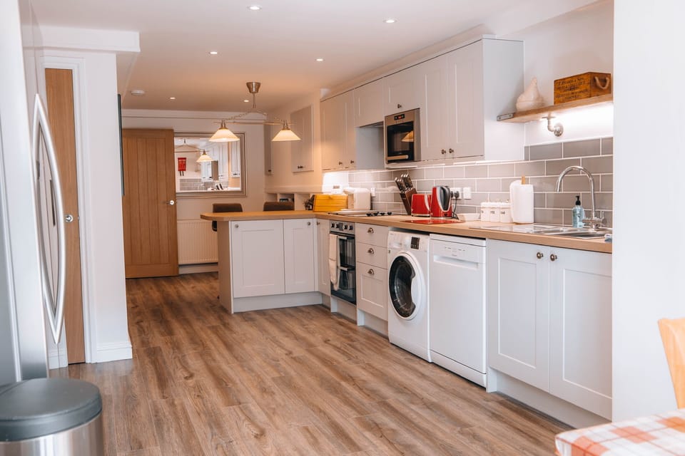 Cottage, Private Bathroom, River View | Shared kitchen
