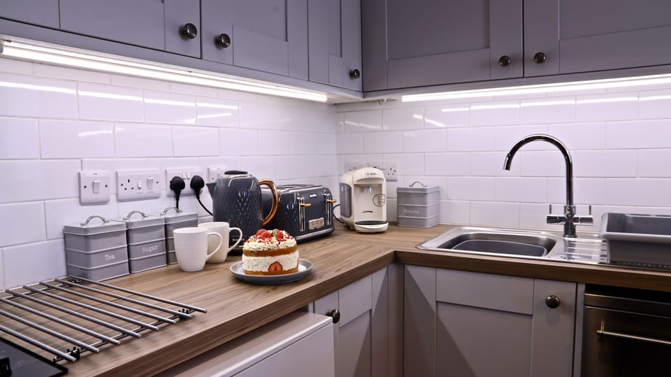 Apartment, Private Bathroom (Rivers Mist ) | Shared kitchen | Highchair