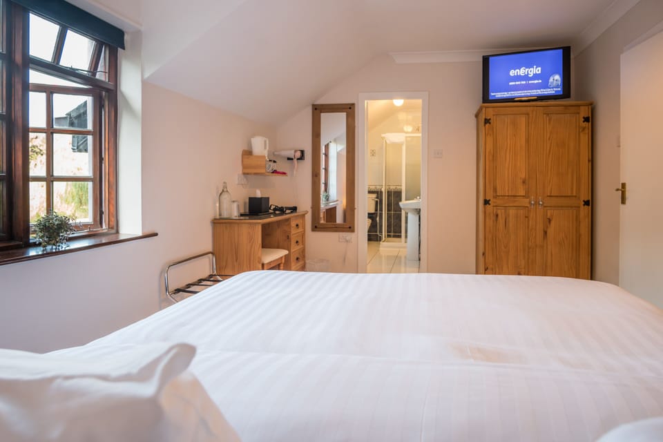 Double Room | Egyptian cotton sheets, premium bedding, free cribs/infant beds