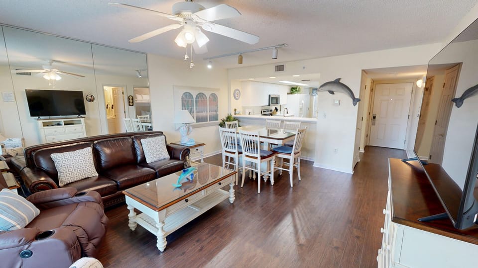 Condo, 2 Bedrooms | Living area