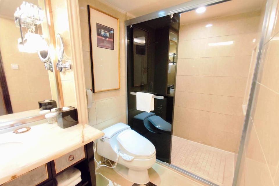 Club Suite, 1 Queen Bed | Bathroom | Hair dryer, slippers, towels, soap