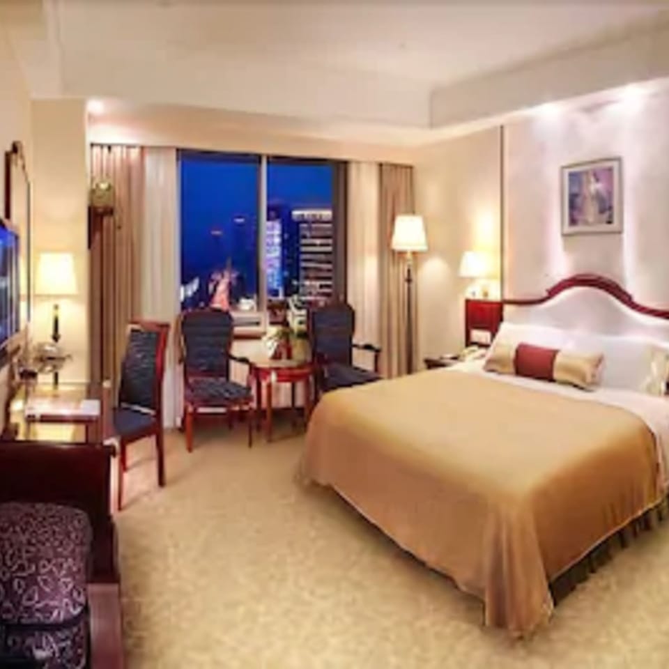 In-room safe, desk, soundproofing, iron/ironing board (on request)