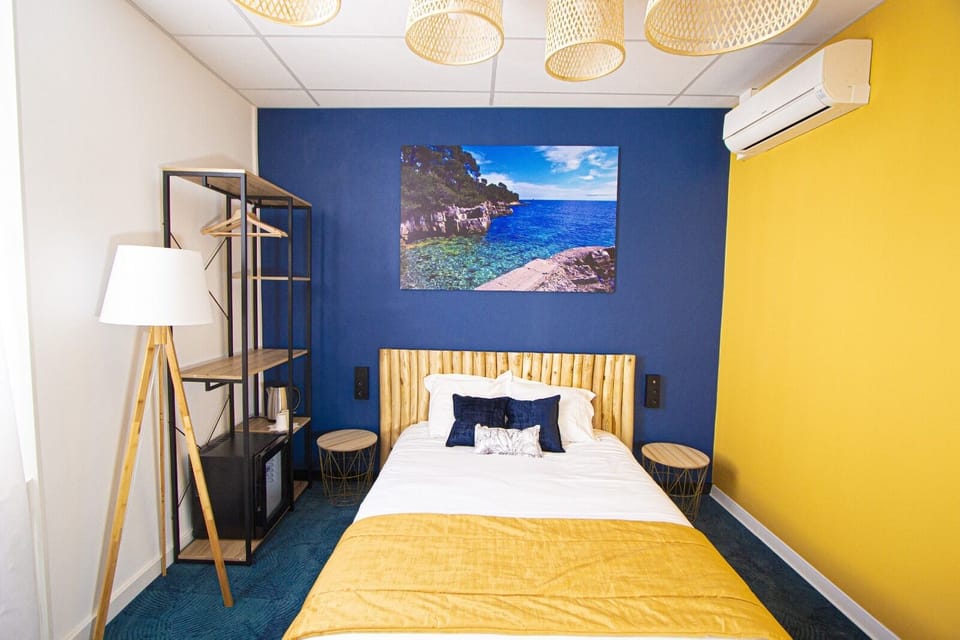 Economy Double Room Single Use, 1 Double Bed | Minibar, individually decorated, individually furnished, desk