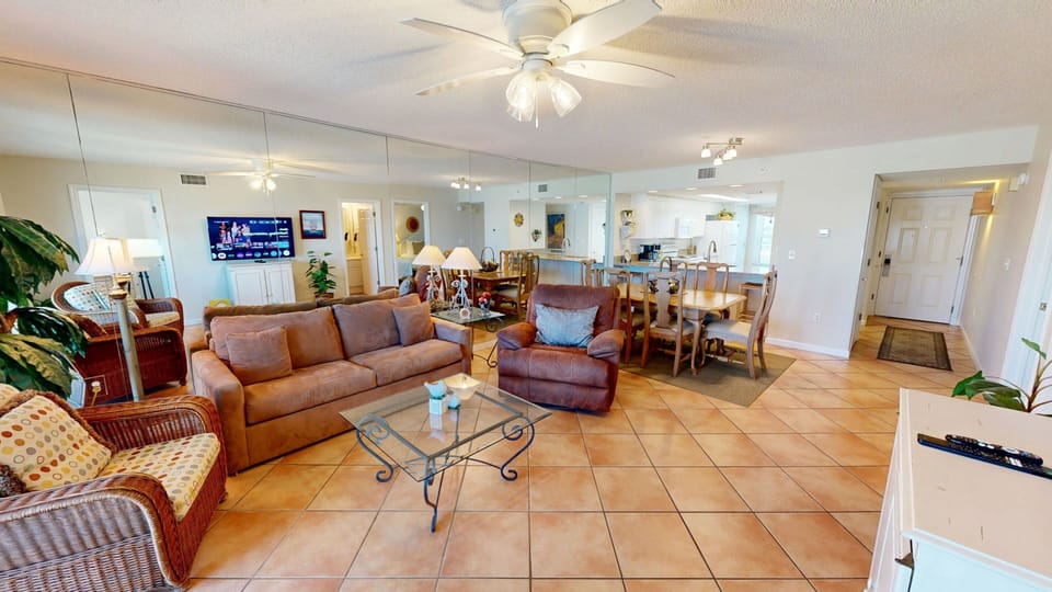 Condo, 2 Bedrooms | Living area