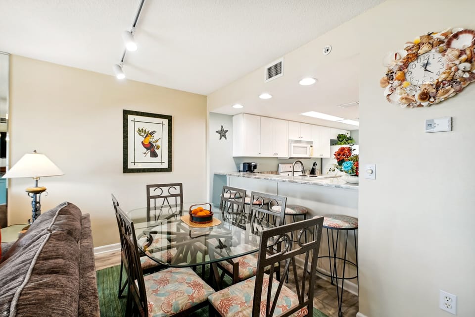 Condo, 2 Bedrooms | Dining