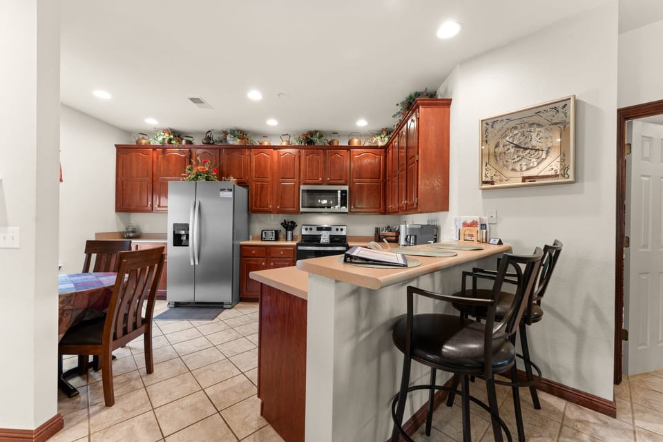 Condo, 2 Bedrooms | Private kitchen | Fridge, oven, coffee/tea maker, toaster