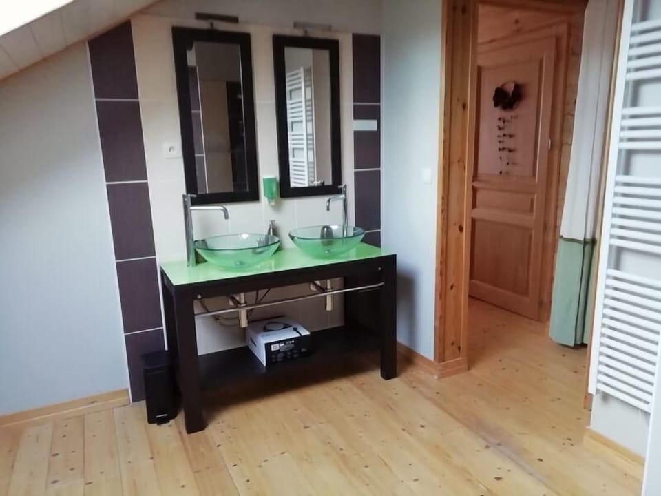 Bathroom sink