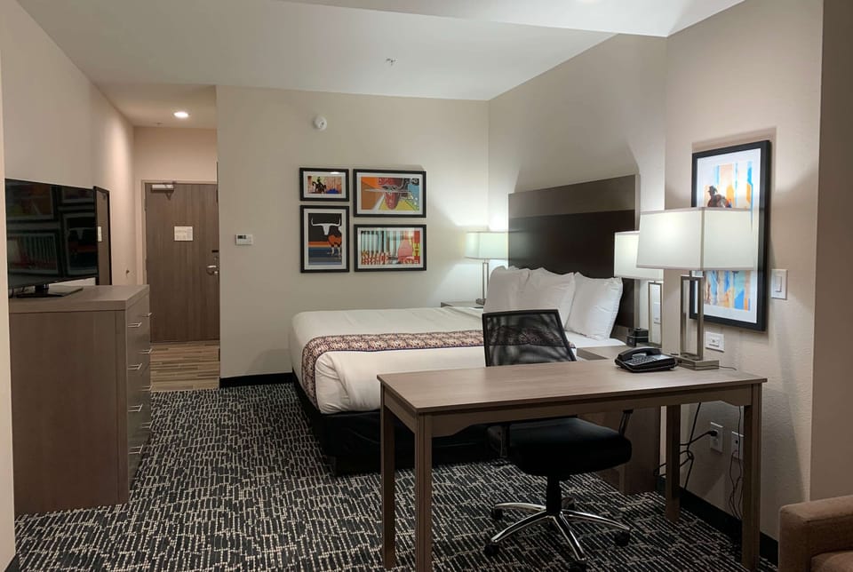 Desk, iron/ironing board, WiFi (free), bed sheets