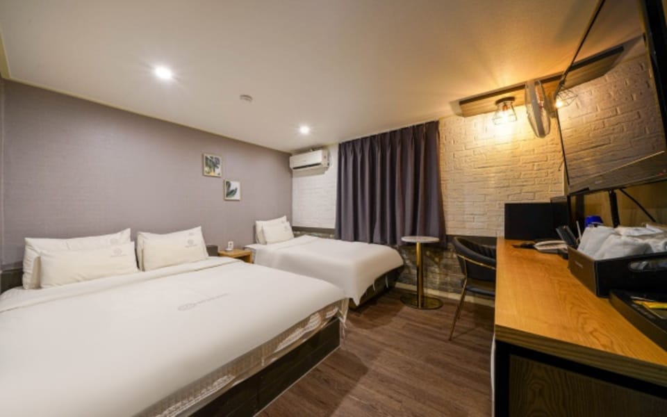 Deluxe Twin Room | Free WiFi