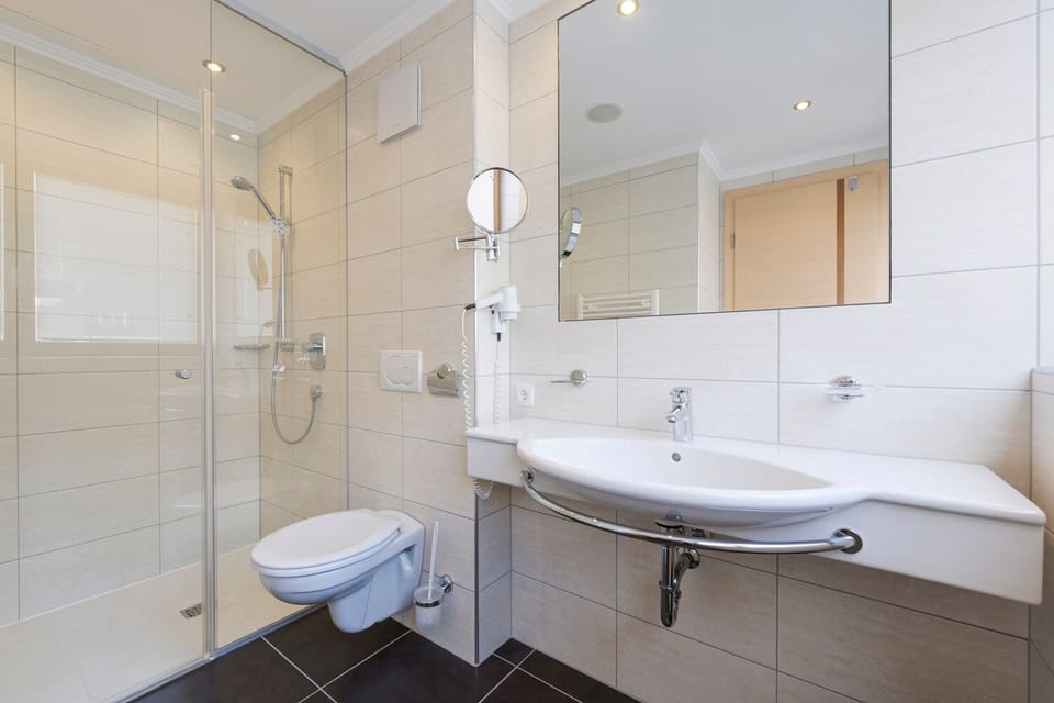 Standard Double Room | Bathroom | Towels