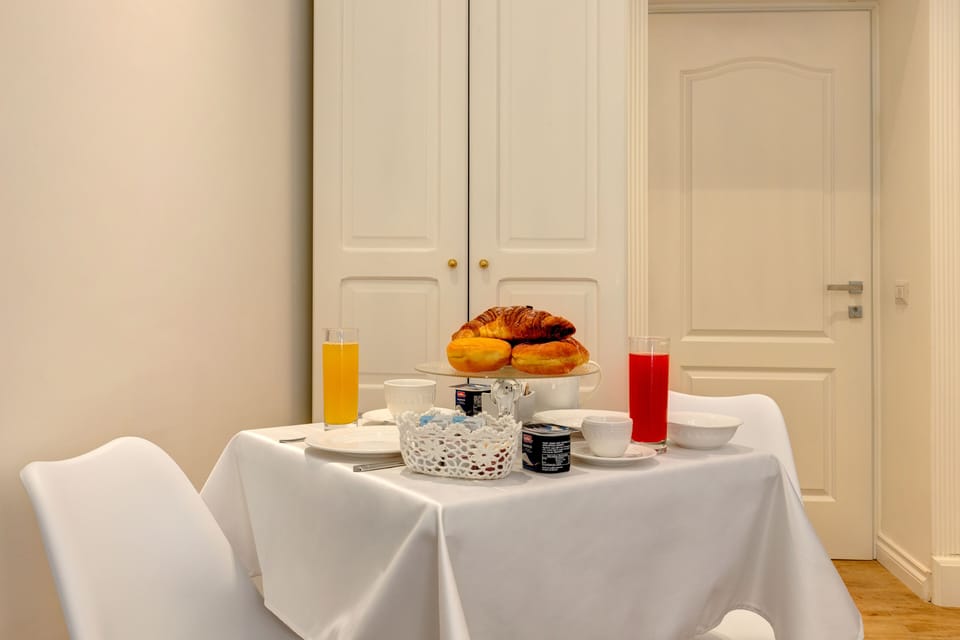 Free daily cooked-to-order breakfast