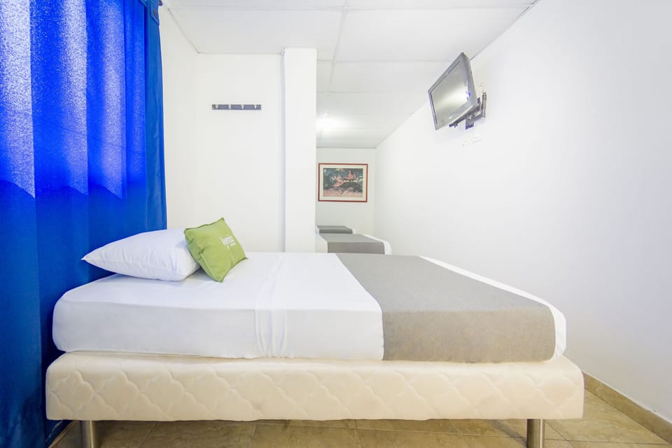 Triple Room | Free WiFi, bed sheets
