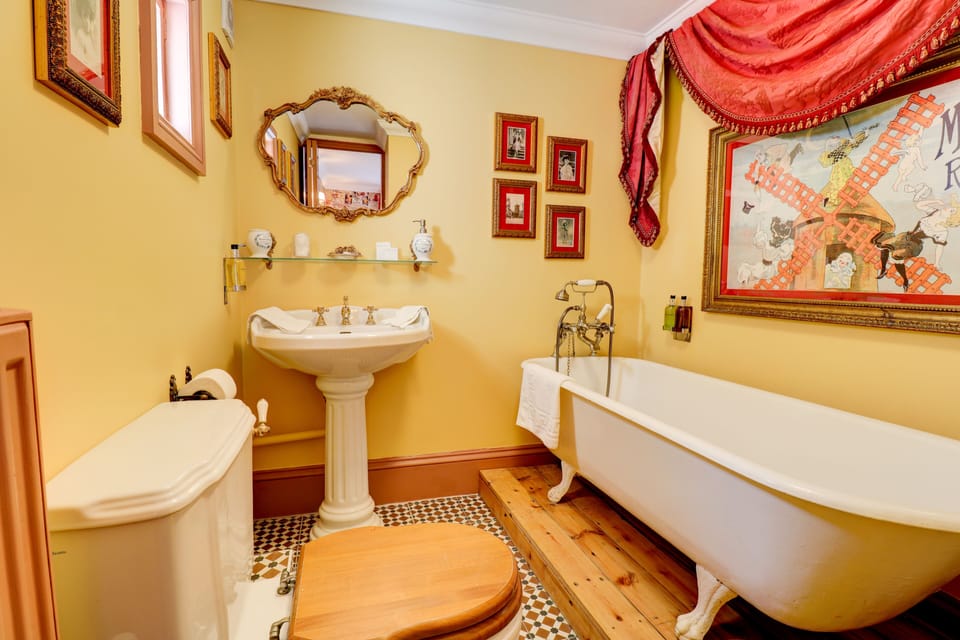 Superior Double Room | Bathroom | Deep soaking tub, rainfall showerhead, free toiletries, hair dryer