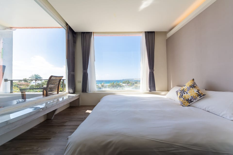 Quadruple Room with Ocean View | Minibar, desk, blackout drapes, free WiFi