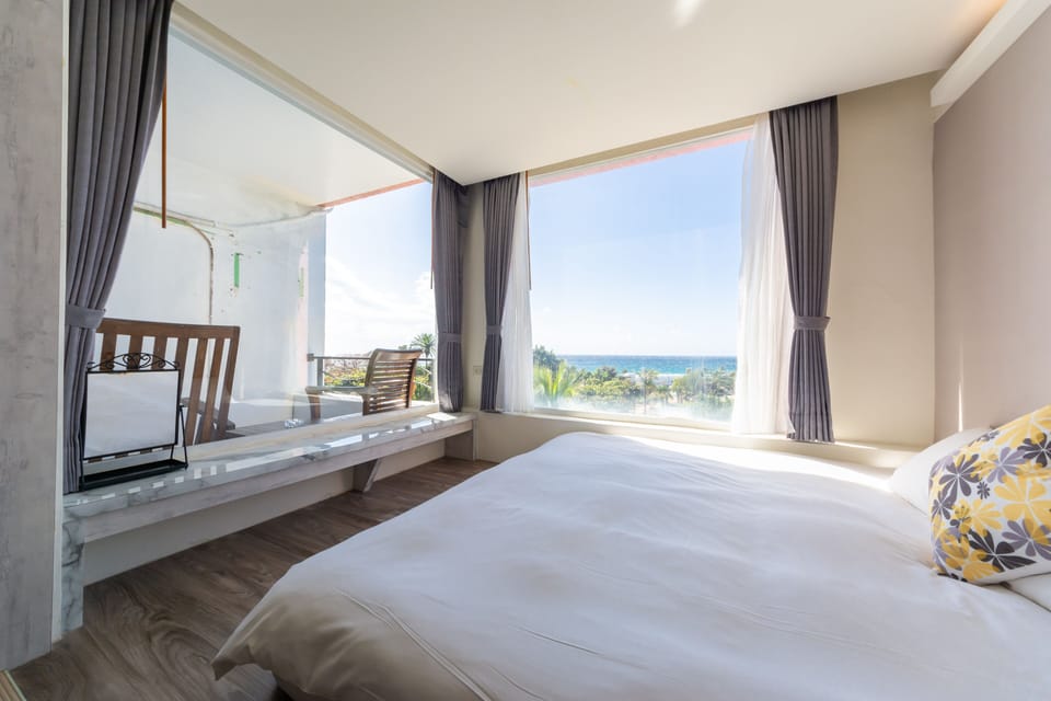 Quadruple Room with Ocean View | Minibar, desk, blackout drapes, free WiFi