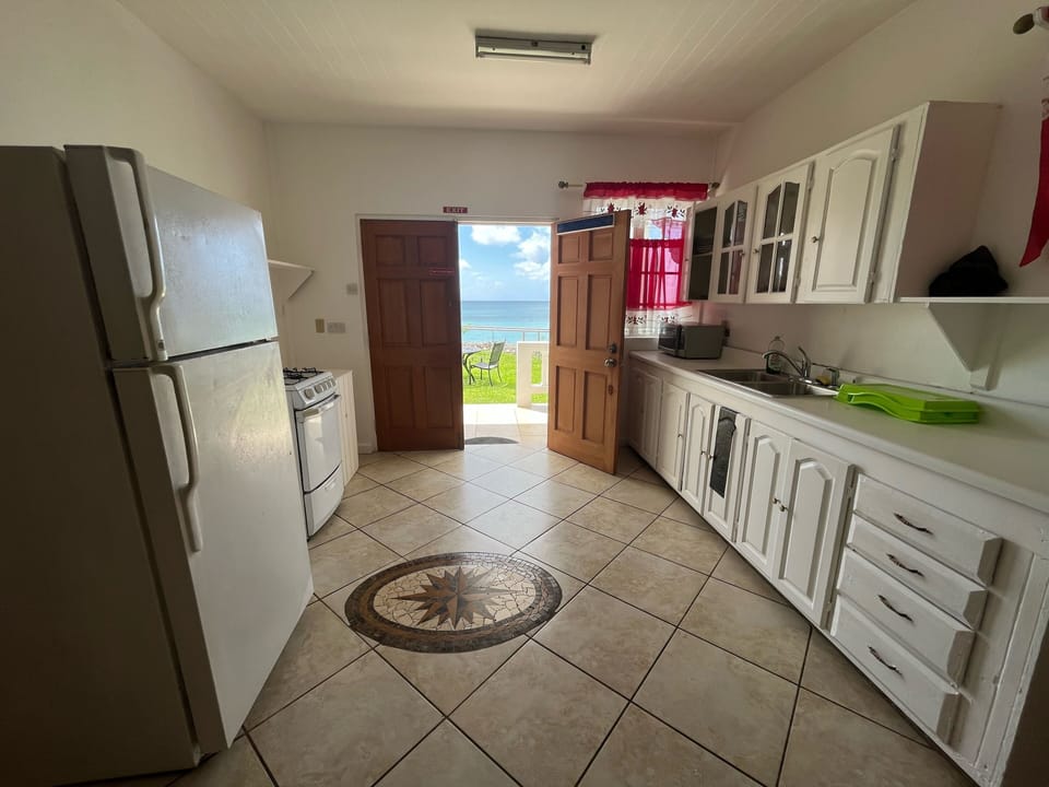 Apartment, 2 Bedrooms, Ocean View | Private kitchen | Microwave, freezer