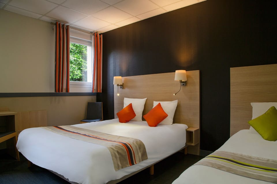 Superior Triple Room, Garden View | Desk, free WiFi