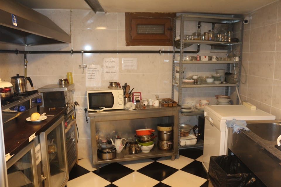 Shared Dormitory, Mixed Dorm (8 Beds) | Private kitchen