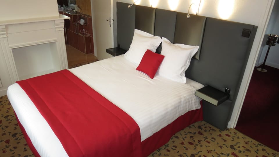 Suite | In-room safe, desk, soundproofing, free WiFi