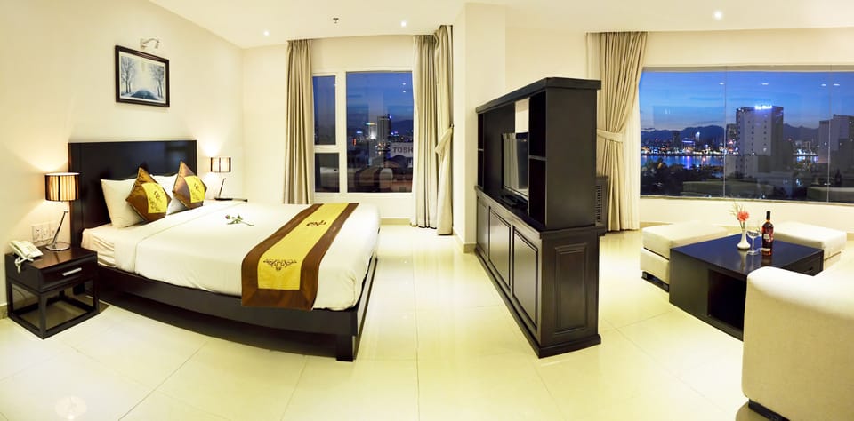 Suite | Minibar, desk, soundproofing, WiFi (free)