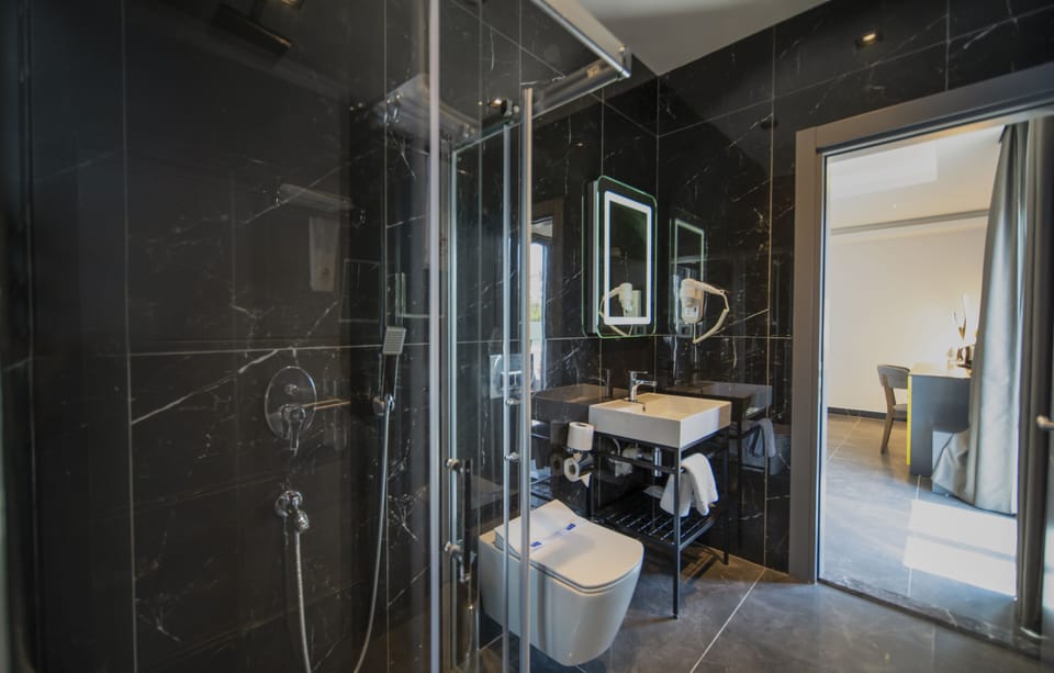 Grand Suite, 2 Bedrooms | Bathroom | Eco-friendly toiletries, bathrobes, slippers, towels