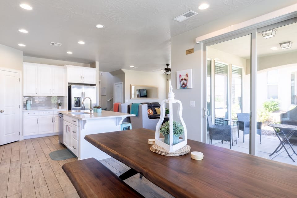 Townhome, 4 Bedrooms | Dining