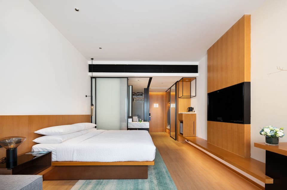 Executive Room, 1 King Bed | Premium bedding, down comforters, minibar (free items), in-room safe