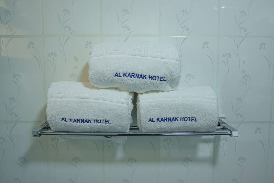 Standard Twin Room | Bathroom | Combined shower/tub, designer toiletries, hair dryer, slippers