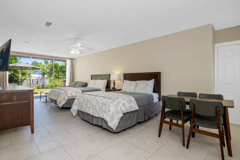 Deluxe Room (Efficiency) | Iron/ironing board, cribs/infant beds, rollaway beds, free WiFi